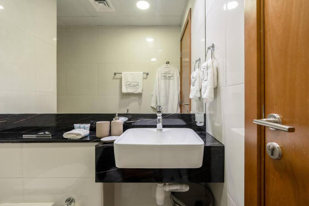 Apartment Elegant I Burj Khalifa & Canal View