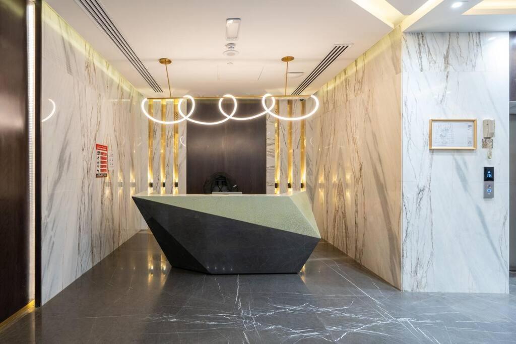 Elegant I Burj Khalifa & Canal View Apartment *