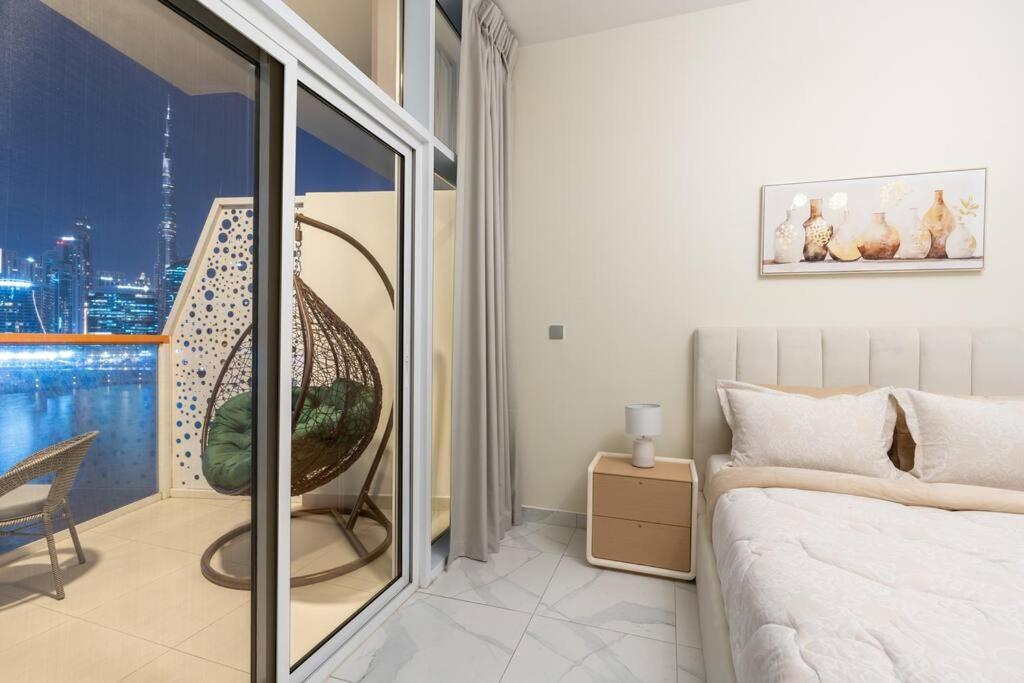 Elegant I Burj Khalifa & Canal View Apartment Dubai