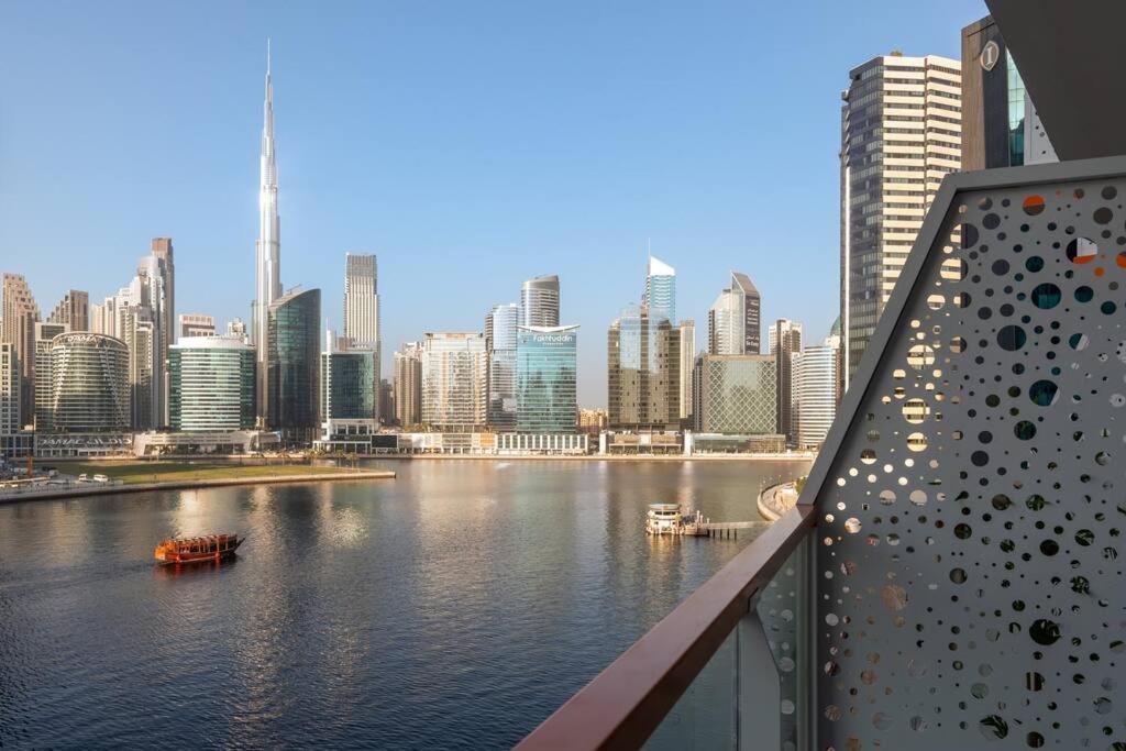 Elegant I Burj Khalifa & Canal View