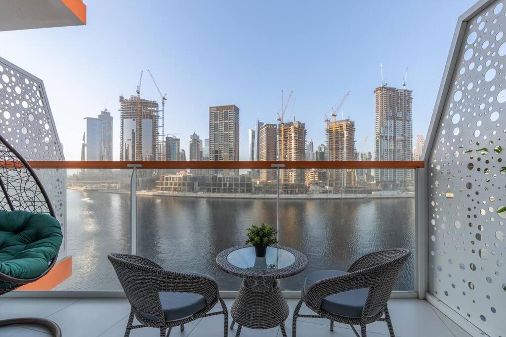 Elegant I Burj Khalifa & Canal View Apartment