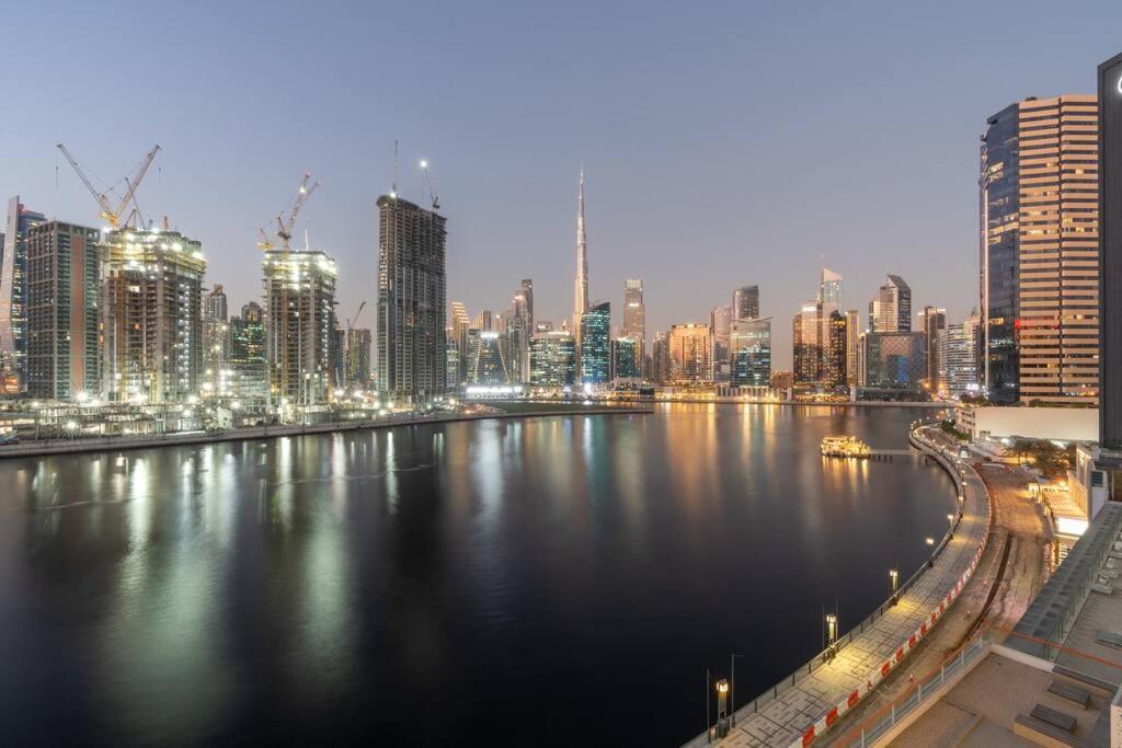 Elegant I Burj Khalifa & Canal View