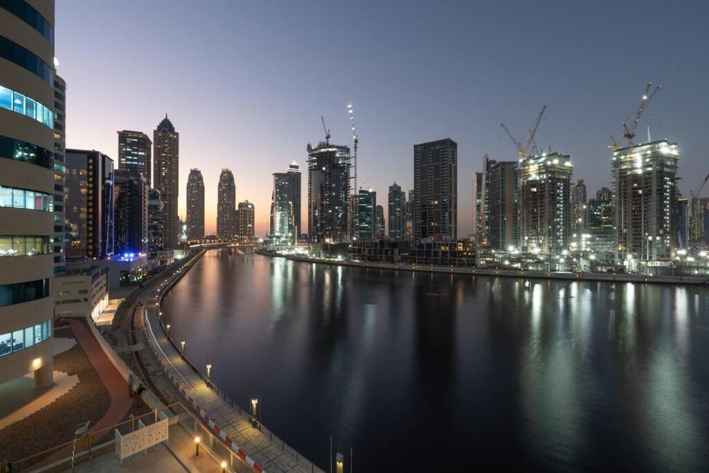 Elegant I Burj Khalifa & Canal View Apartment Dubai