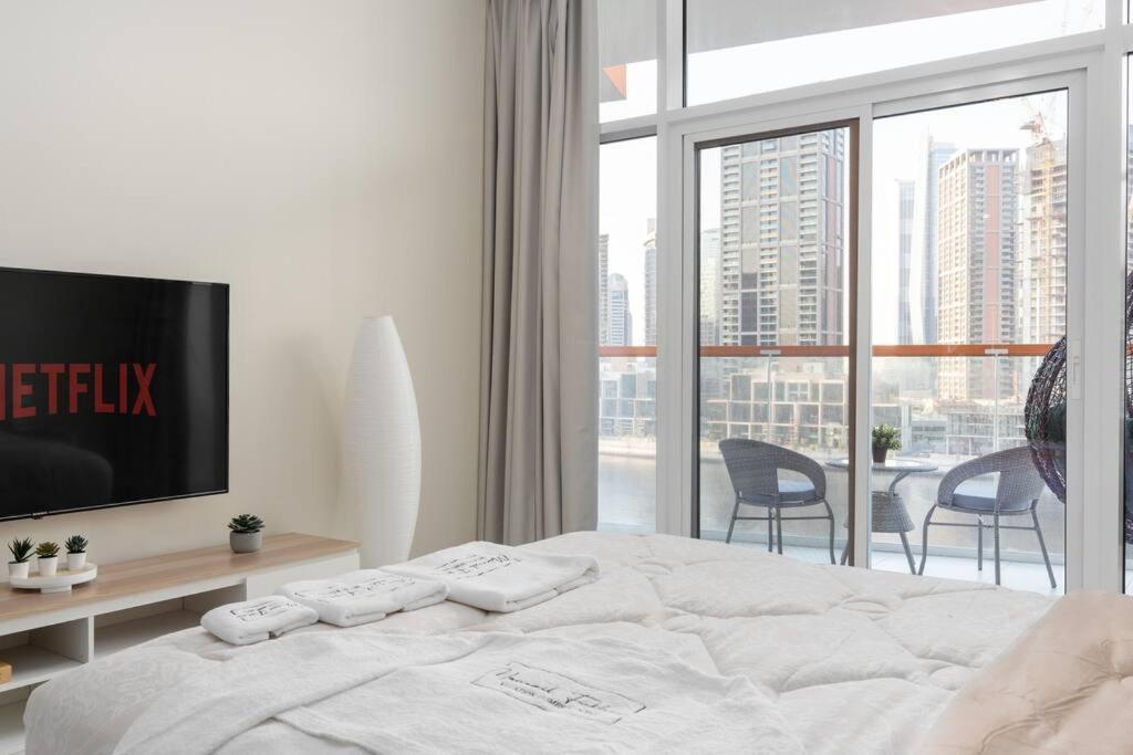 Apartment Elegant I Burj Khalifa & Canal View Dubai